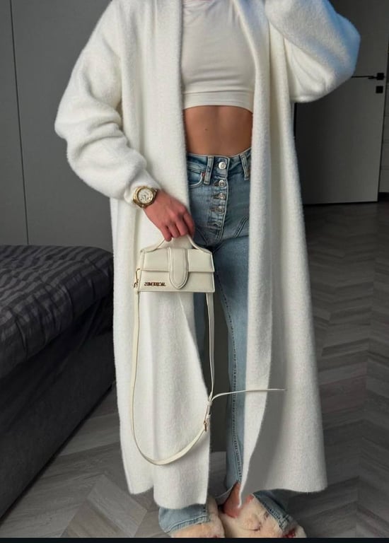 Кардиган з джинсами найбільш універсальний образ