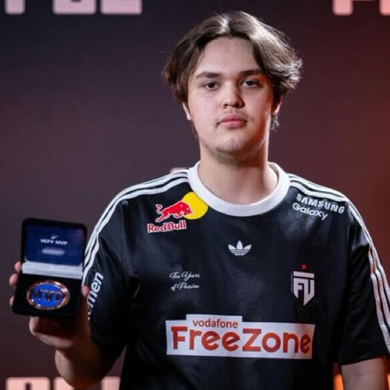 Кіберспортсмен Микита Самолотов