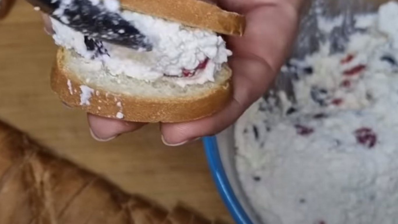 гарячі бутерброди з кисломолочним сиром 