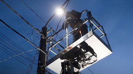 На Київщині ввели екстрені відключення світла через атаку РФ - 285x160