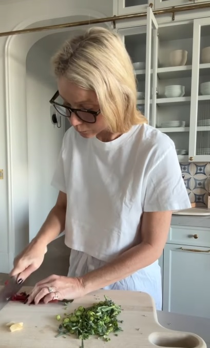 Як Гвінет Пелтроу створила кухню-мрію у скромному просторі - фото 2