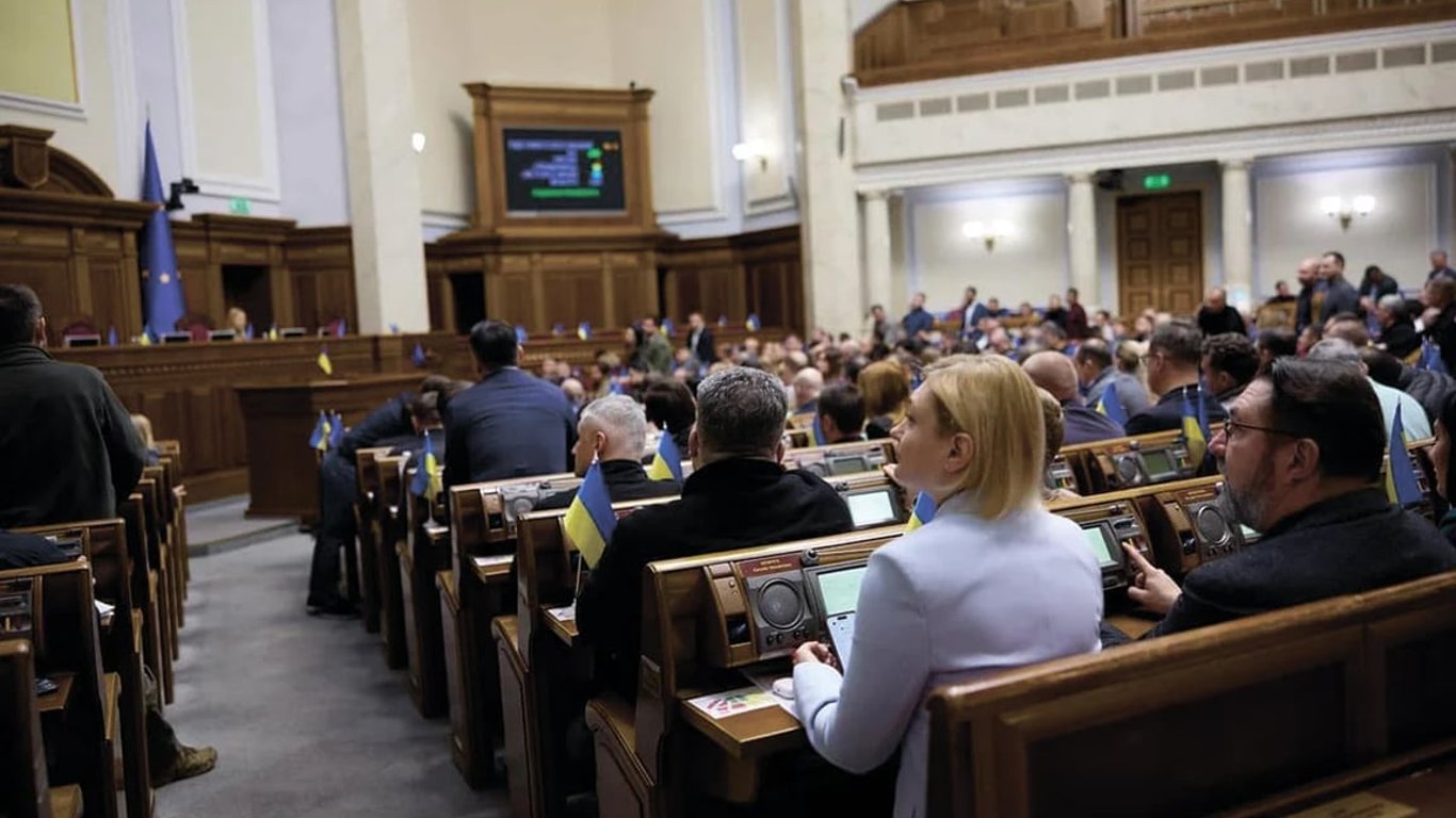 Помощники депутатов будут получать 132 тысячи – в Раде появился законопроект