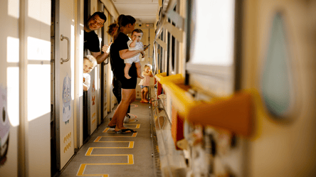 Детский вагон: могут ли путешествовать пассажиры без малышей - 285x160