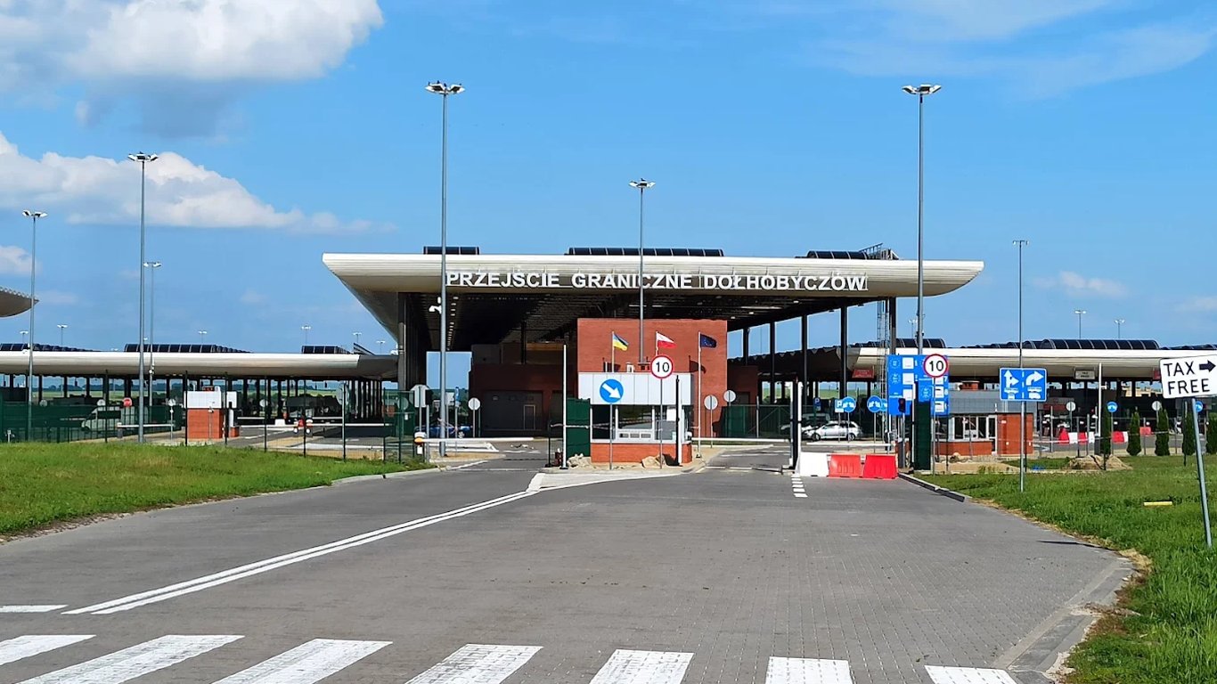 Для в’їзду в Польщу українцям потрібна готівка: мінімальна сума у вересні
