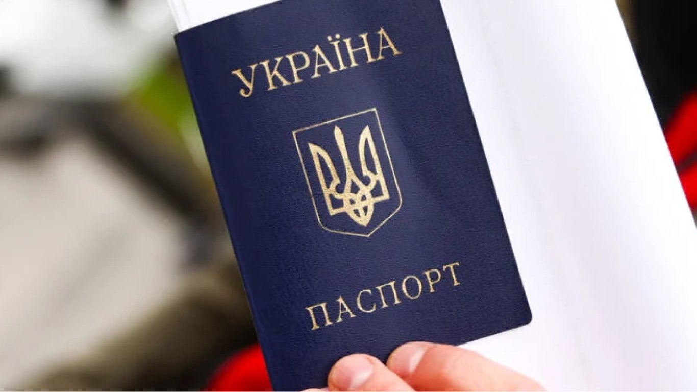 Паспорти в Україні — з 1 серпня деяких українців змусять змінити документи
