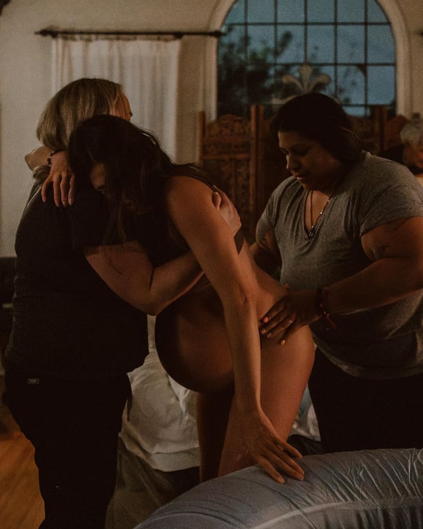 Ніккі Рід показала ексклюзивні фото власних домашніх пологів - фото 4