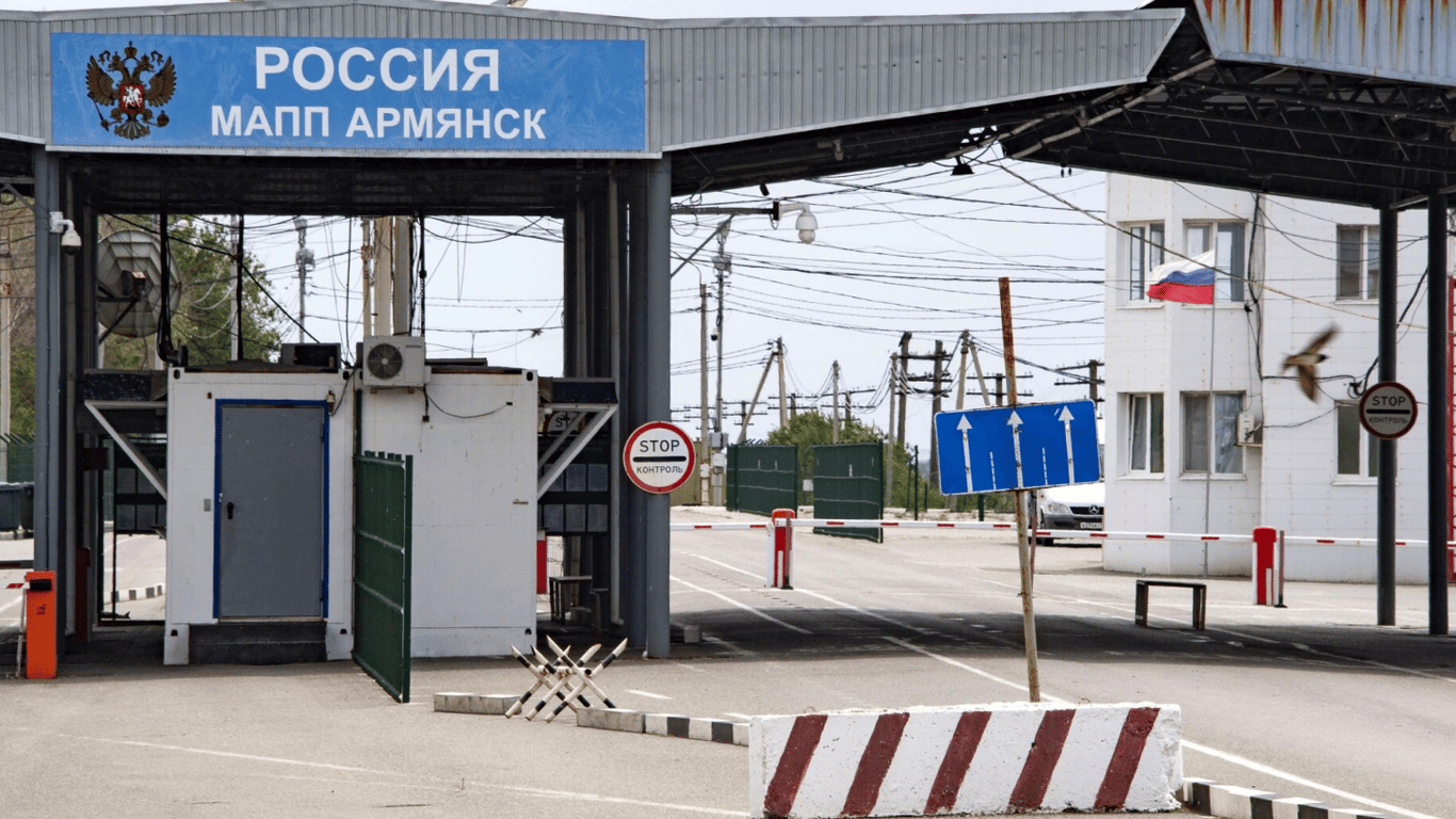 Окупанти запровадили особливий режим в’їзду та виїзду в Криму