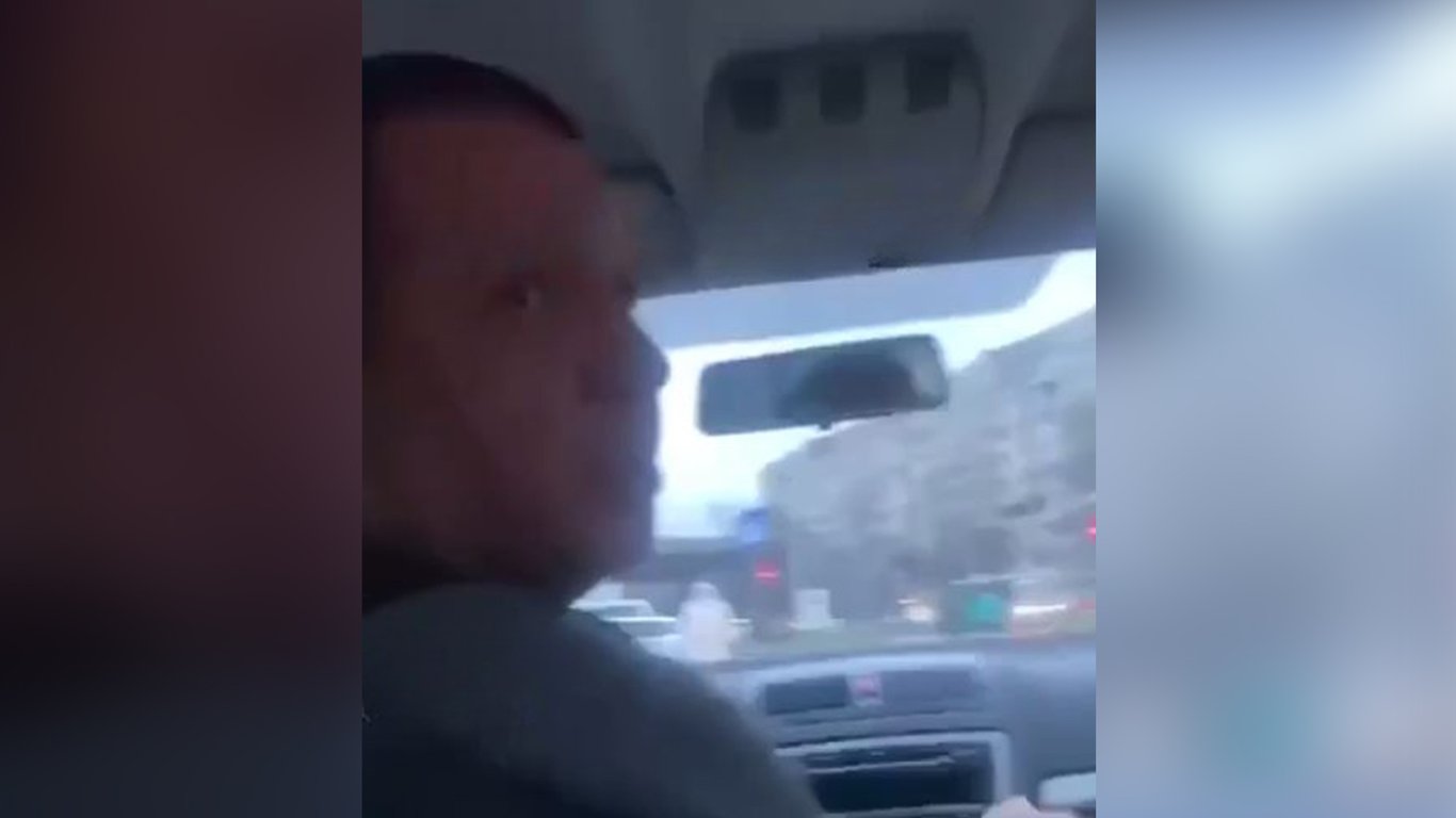 Во Львове неадекватный таксист набросился на двух девушек