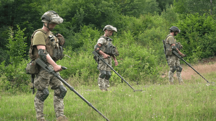 Норвежці призупинили розмінування Херсонщини після загибелі працівників - 285x160