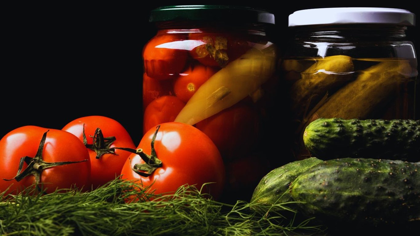 Огурцы и помидоры на зиму без стерилизации — видео рецепт