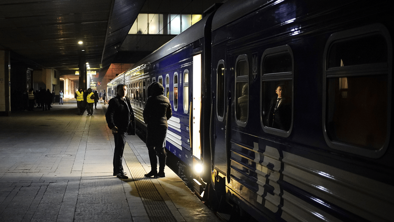 Путешествие с Укрзализныцей: как выглядит вагон фирменного поезда УЗ "Леополис"