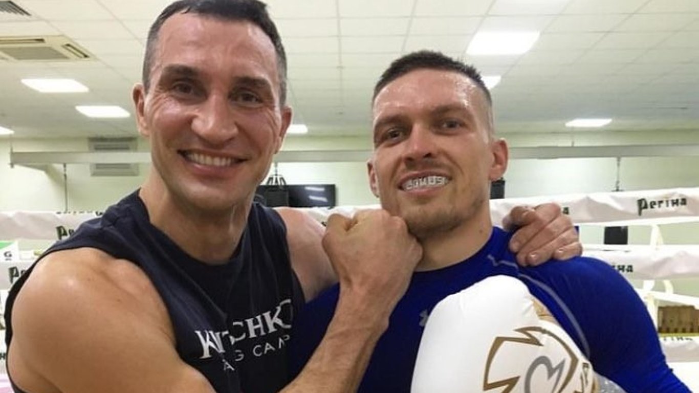 Усик рассказал, что Владимир Кличко помогает ему подготовиться к бою с Фьюри