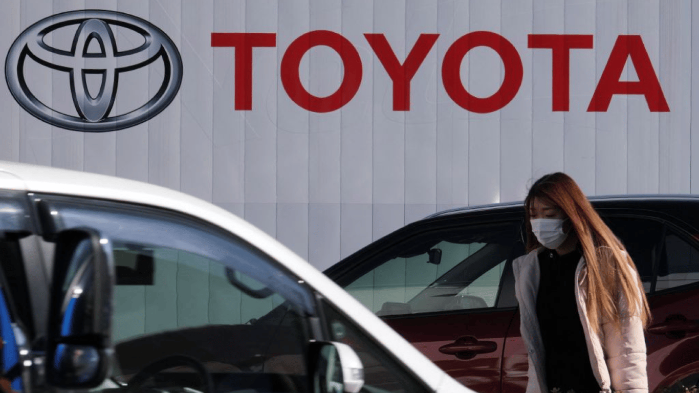 В Японії через збій системи припинили роботу 14 заводів Toyota
