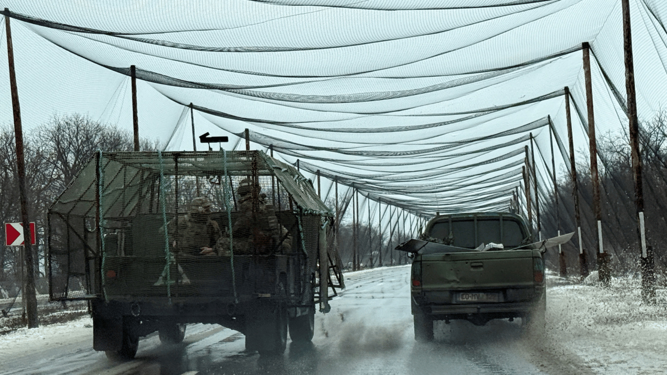 На Харківщині підрядники встановлюють антидронові сітки за свої кошти