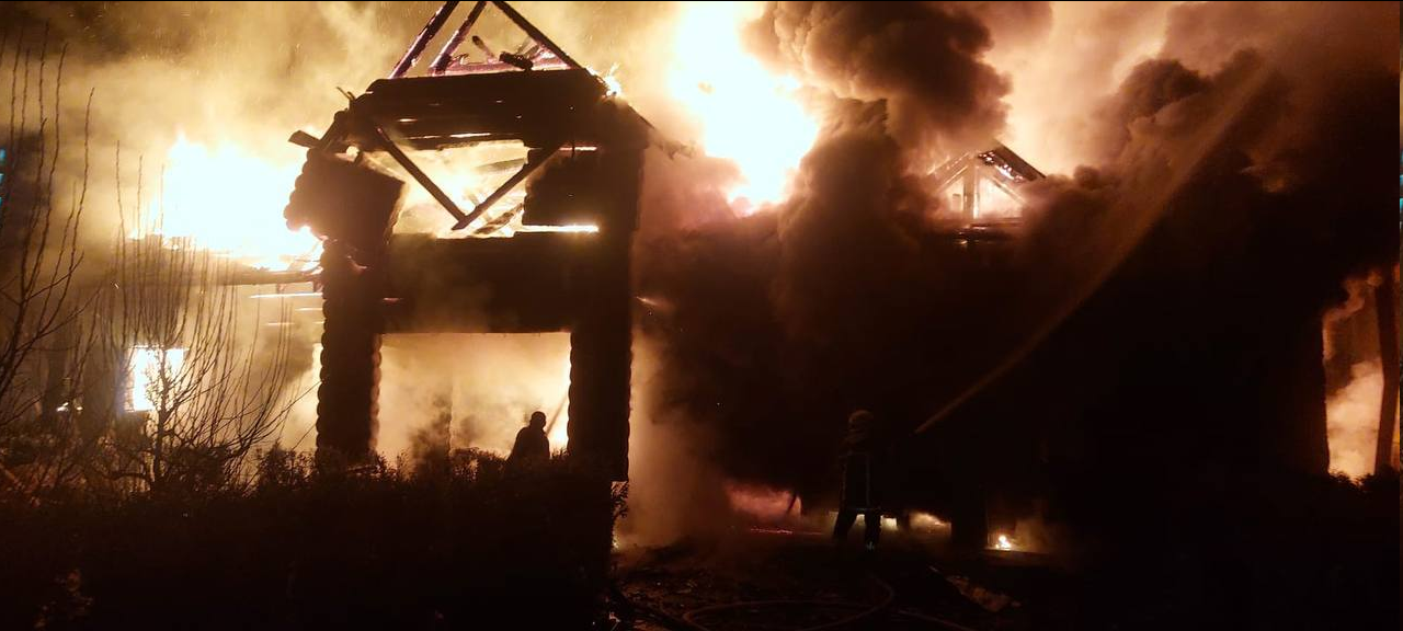 Пожежа після обстрілу Київщини вночі 26 лютого 2025 року