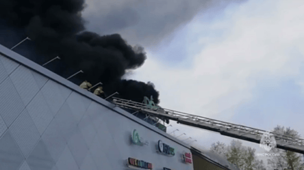 В Росії палає пожежа в торговому центрі - 285x160