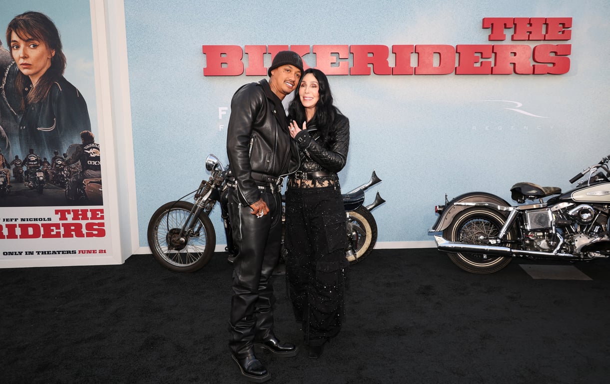 Співачка Шер з нареченим