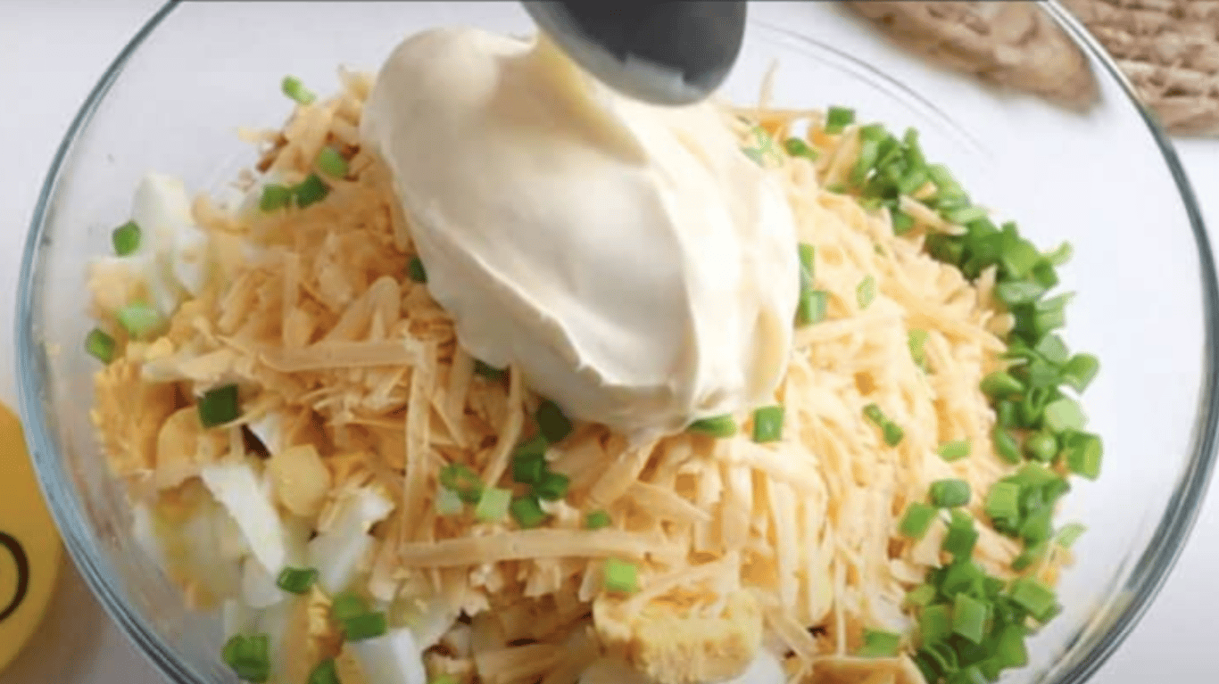 смачний рецепт салата з копченою курткою