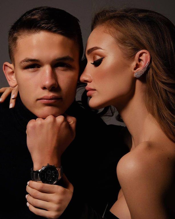 Даниил Сикан со своей девушкой