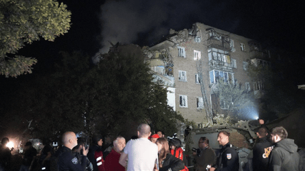 У Харкові внаслідок удару по багатоповерхівці постраждали восьмеро людей, — ОВА - 285x160