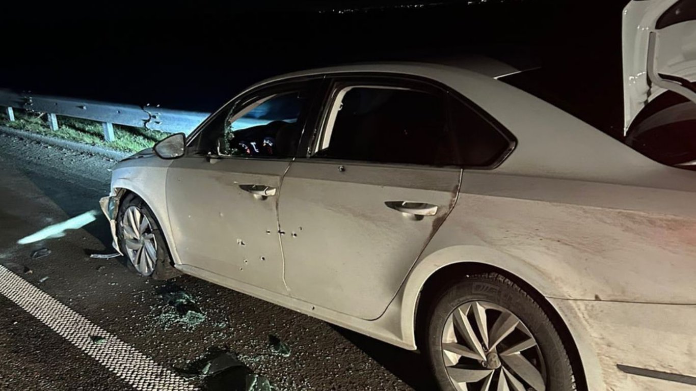 На Дніпропетровщині невідомий розстріляв авто — загинув  водій