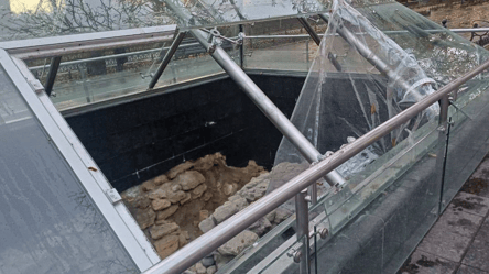 У центрі Одеси вандали розбили саркофаг — що відомо - 290x166