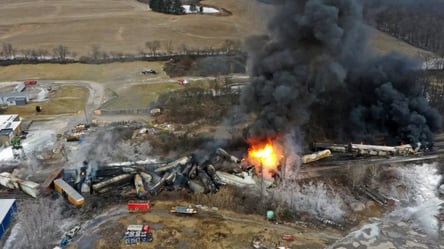 Авария поезда с химикатами в США: экипаж был предупрежден о поломке транспорта - 285x160