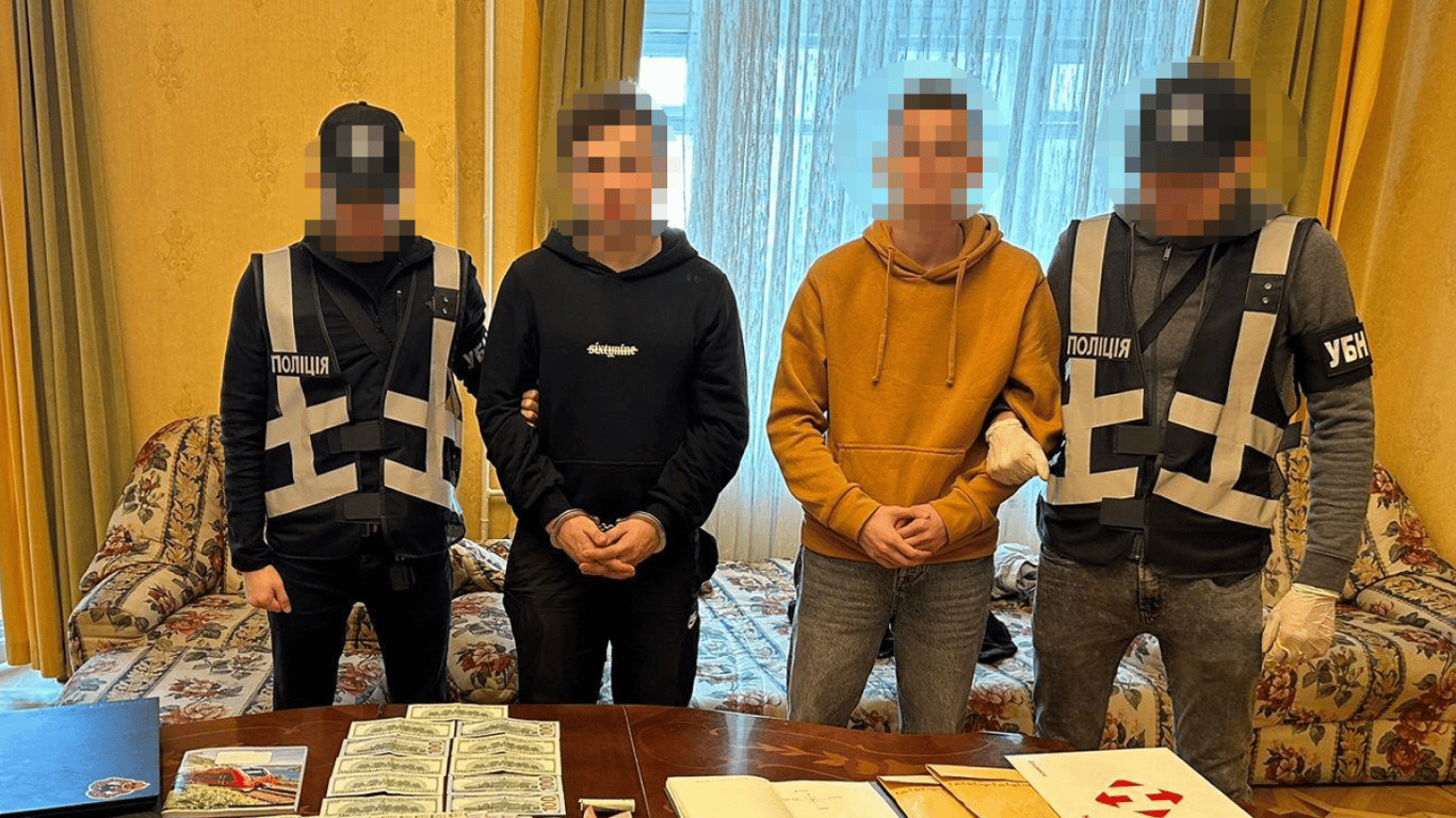 В Києві група молодиків продавала наркотики