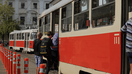 Бесплатный проезд в общественном транспорте — кто в Украине имеет право - 285x160