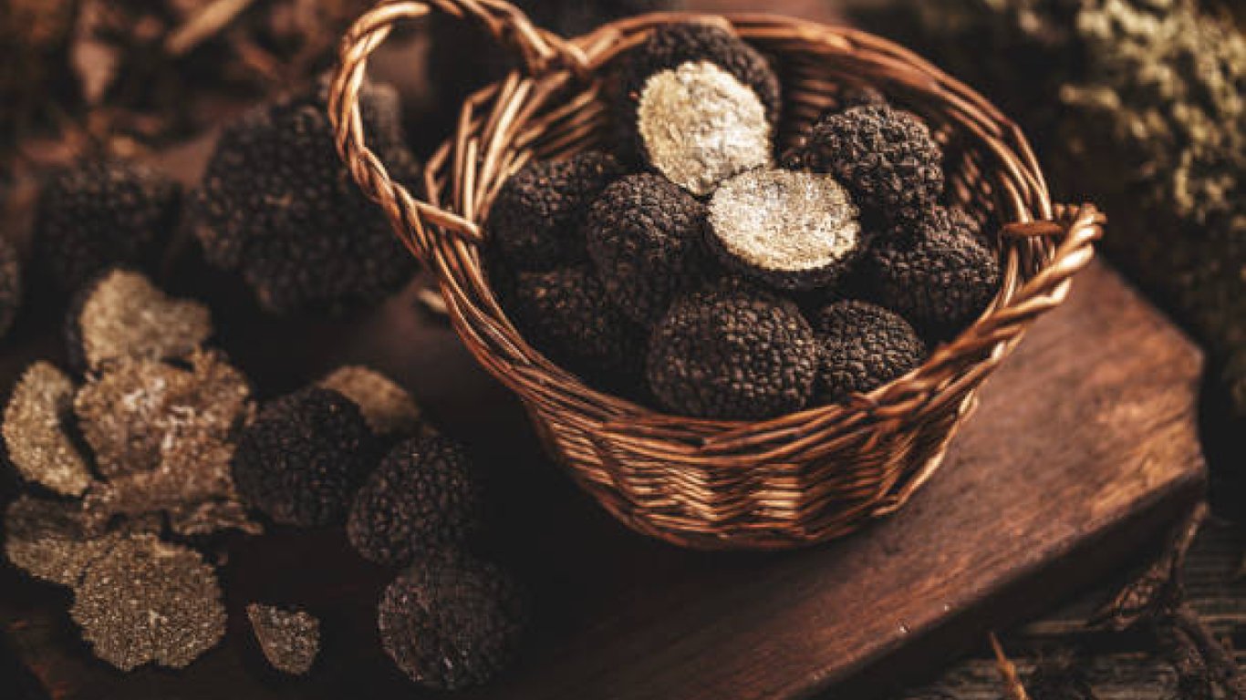 Трюфелі у кошику.