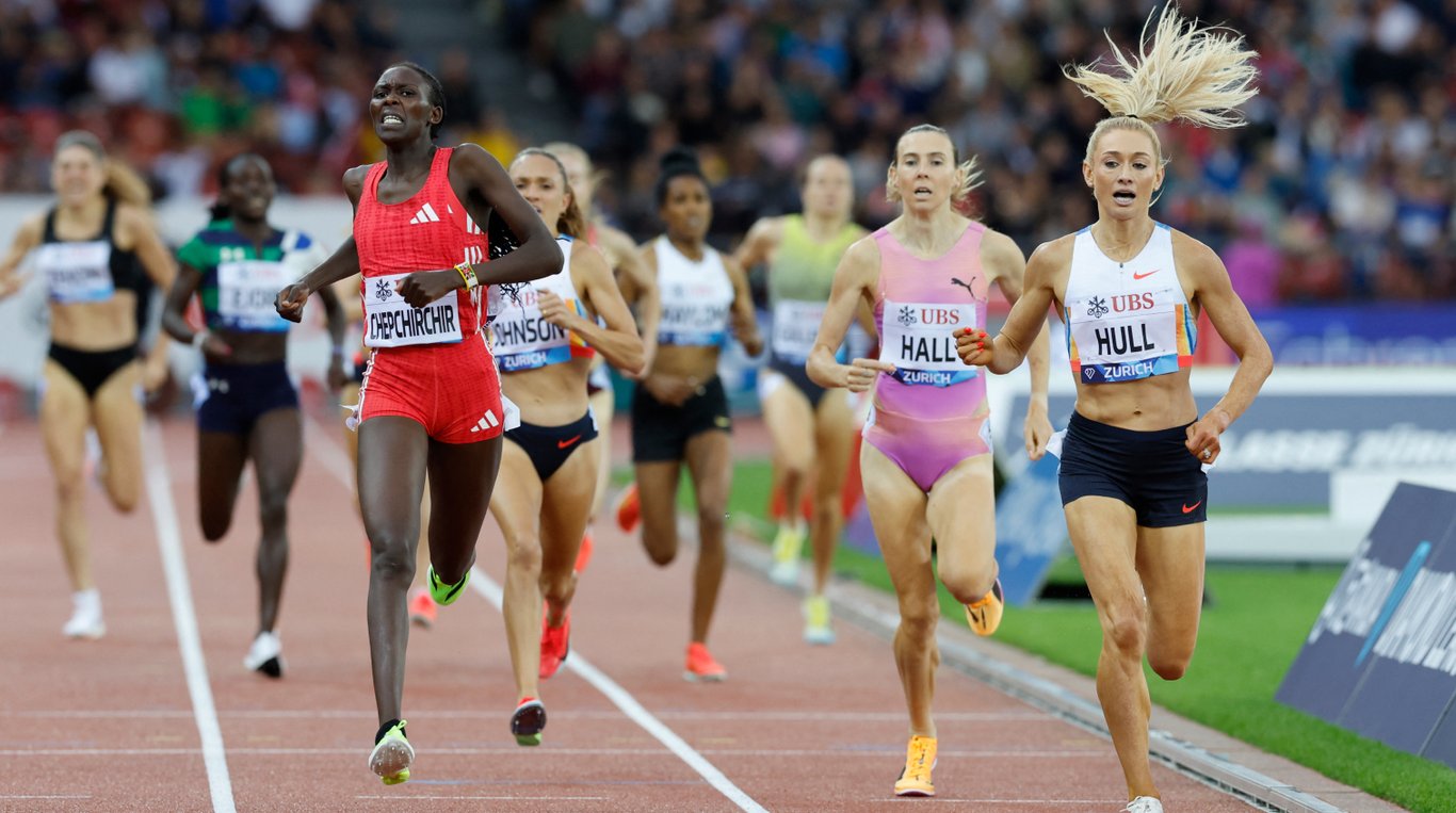 Джессика Халл