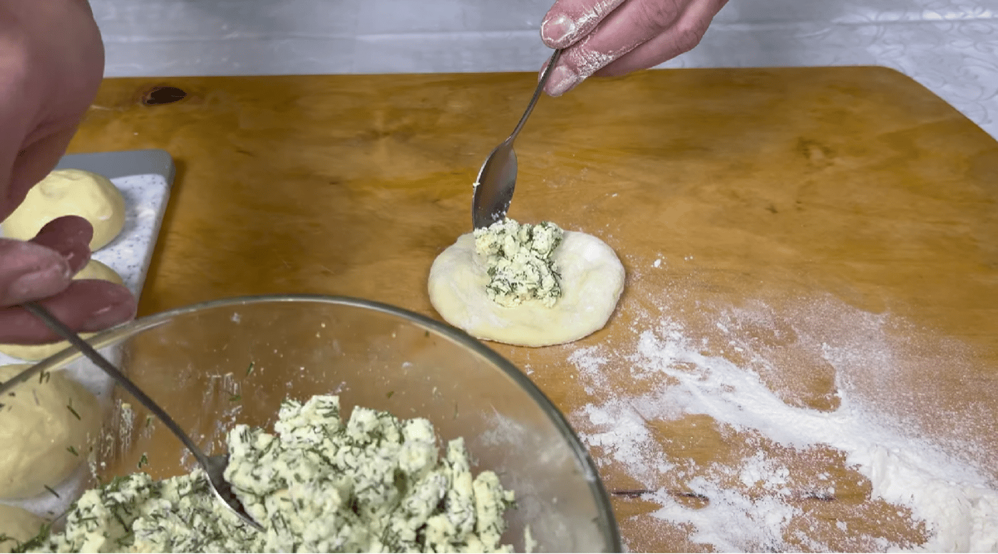 Тісто для пиріжків на кефірі та дріжджах - рецепт