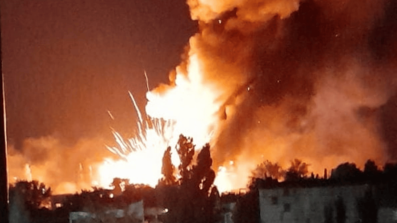 Взрывы в Краматорске вечером 14 августа: разгорелся пожар