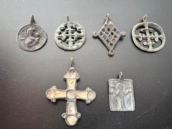 Українець намагався відправити поштою до США 75 автентичних пам'яток культури — фото - фото 3