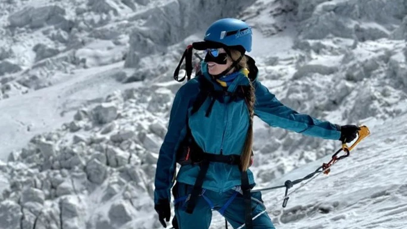 Украинская альпинистка покорила самую опасную гору в мире и посвятила свой успех женщинам в ВСУ