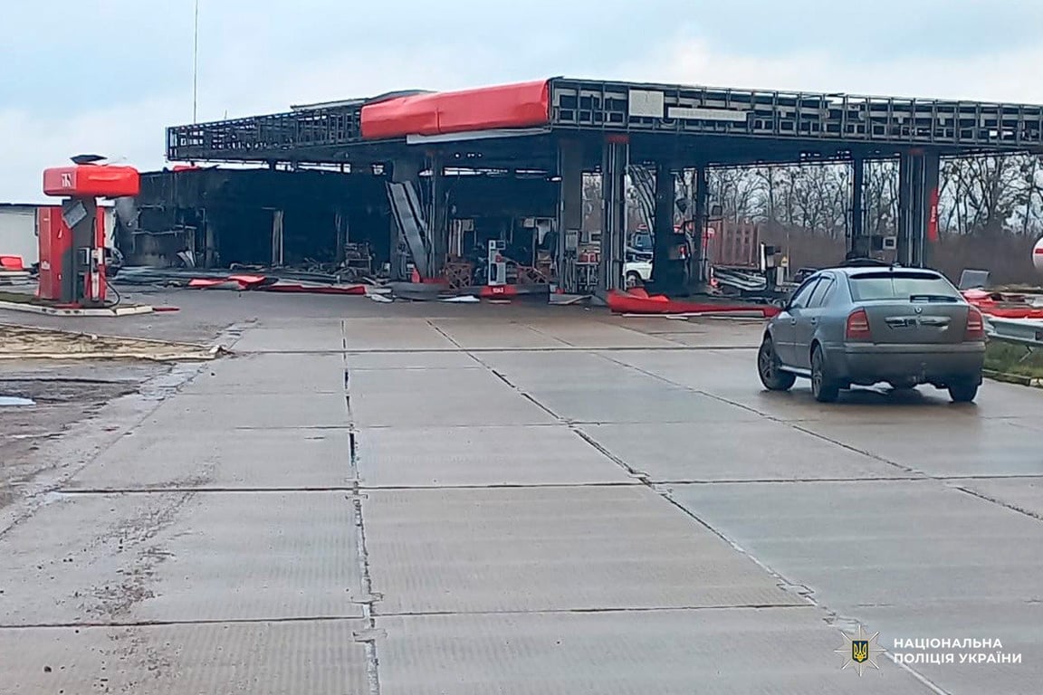 Удар РФ по АЗС на Харківщині - фото