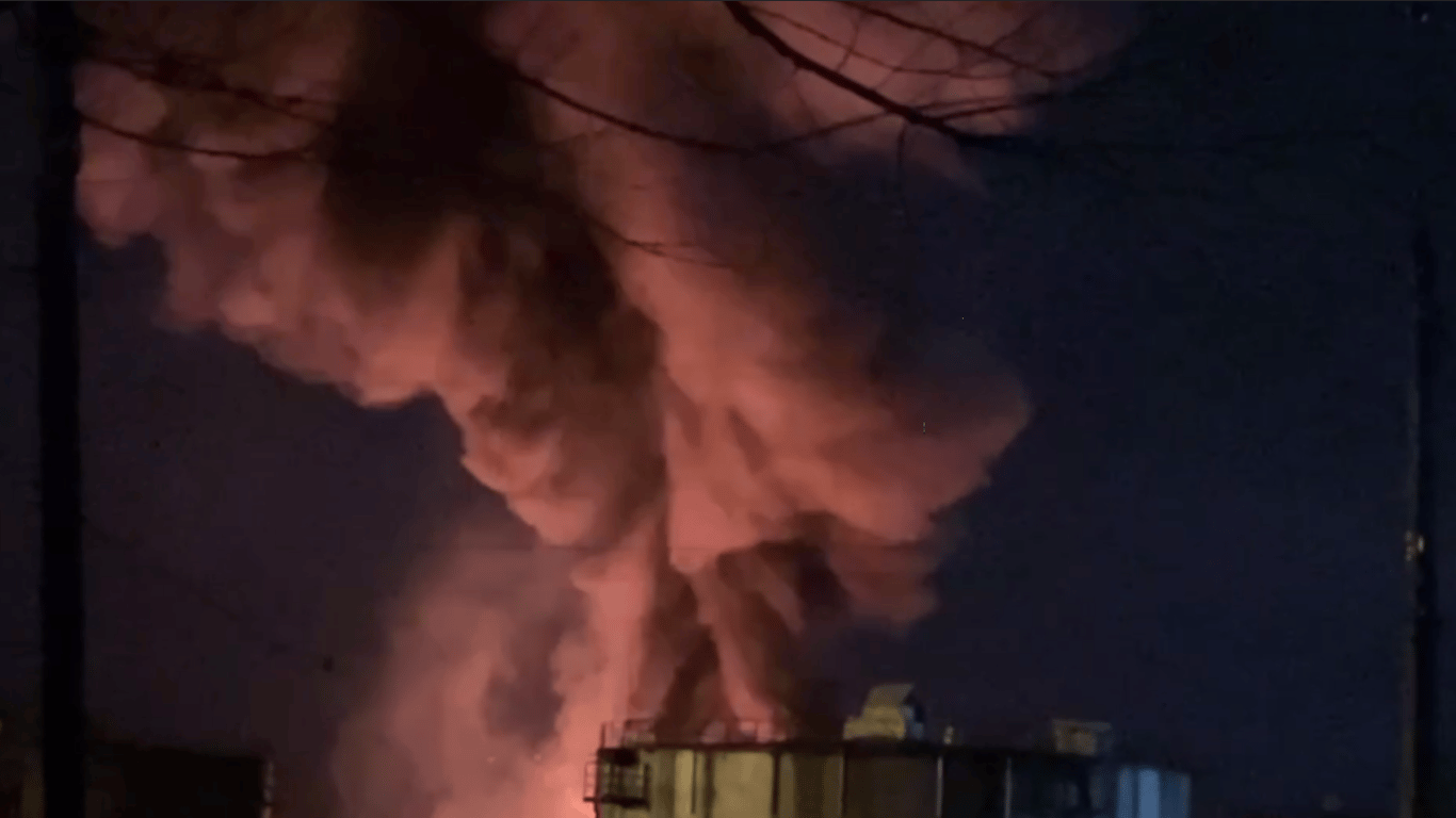 В оккупированном Луганске раздались взрывы на нефтебазе