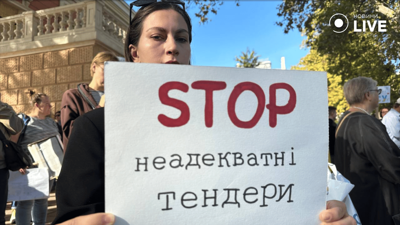 Одесситы снова под мэрией: требования направить деньги на ВСУ не выполнены
