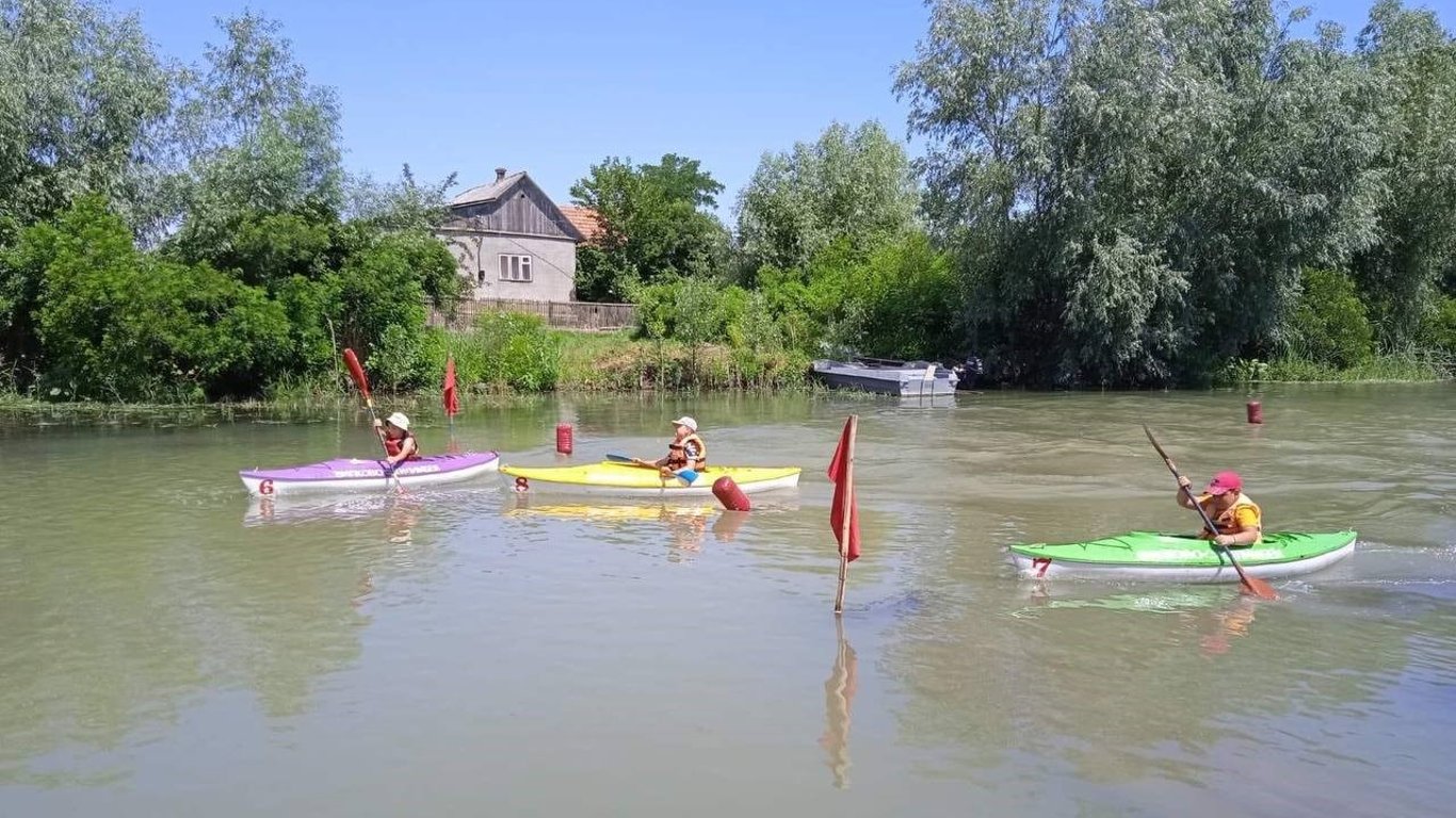 На честь захисників острова Зміїний: в Одеській області відбулися змагання з веслування