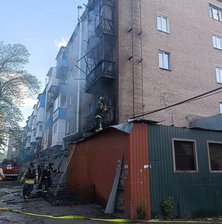 У Костянтинівці лунали вибухи— ворог завдав удару по житловим будинкам - фото 2