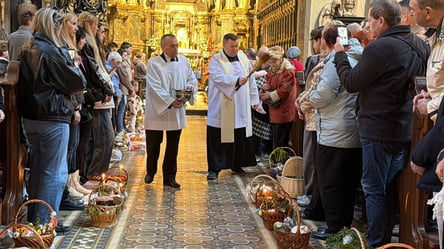 Во Львове римо-католические верующие начали освящать пасхальные корзины - 304x171