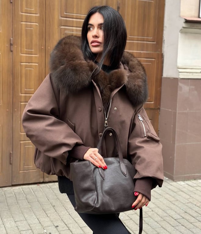 Пуховик з хутром на рукавах на зиму