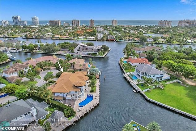 10 спальних кімнат та СПА: Мессі з дружиною придбали розкішний будинок у Маямі - фото 2