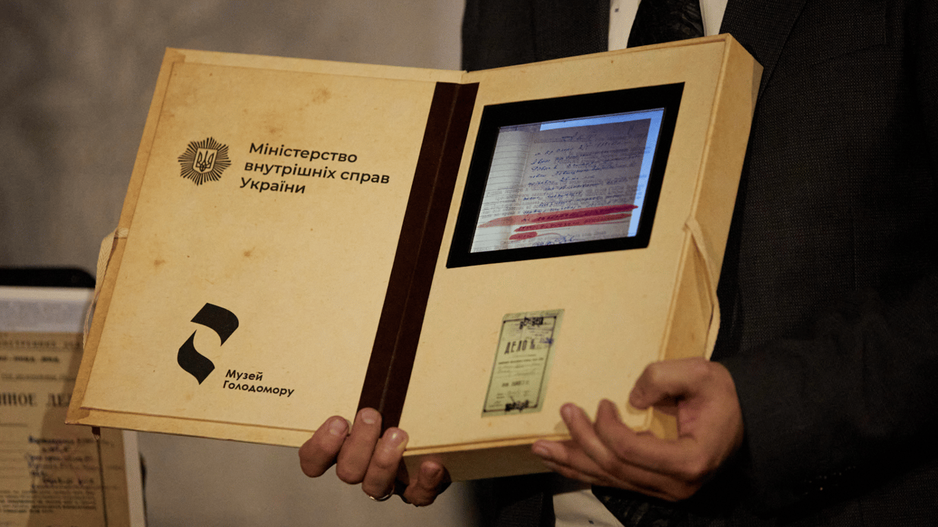 МВД передало музею Голодомора архивные дела по геноциду украинцев