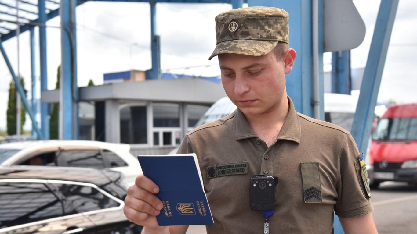 Бронювання від мобілізації - виїзд цієї категорії з України - умови для виїзду