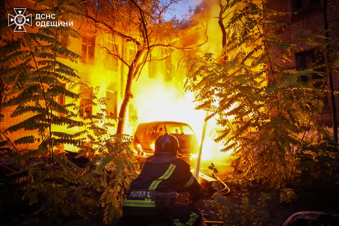 В Одессе горящая цистерна с газом вызвала масштабный пожар - фото 1