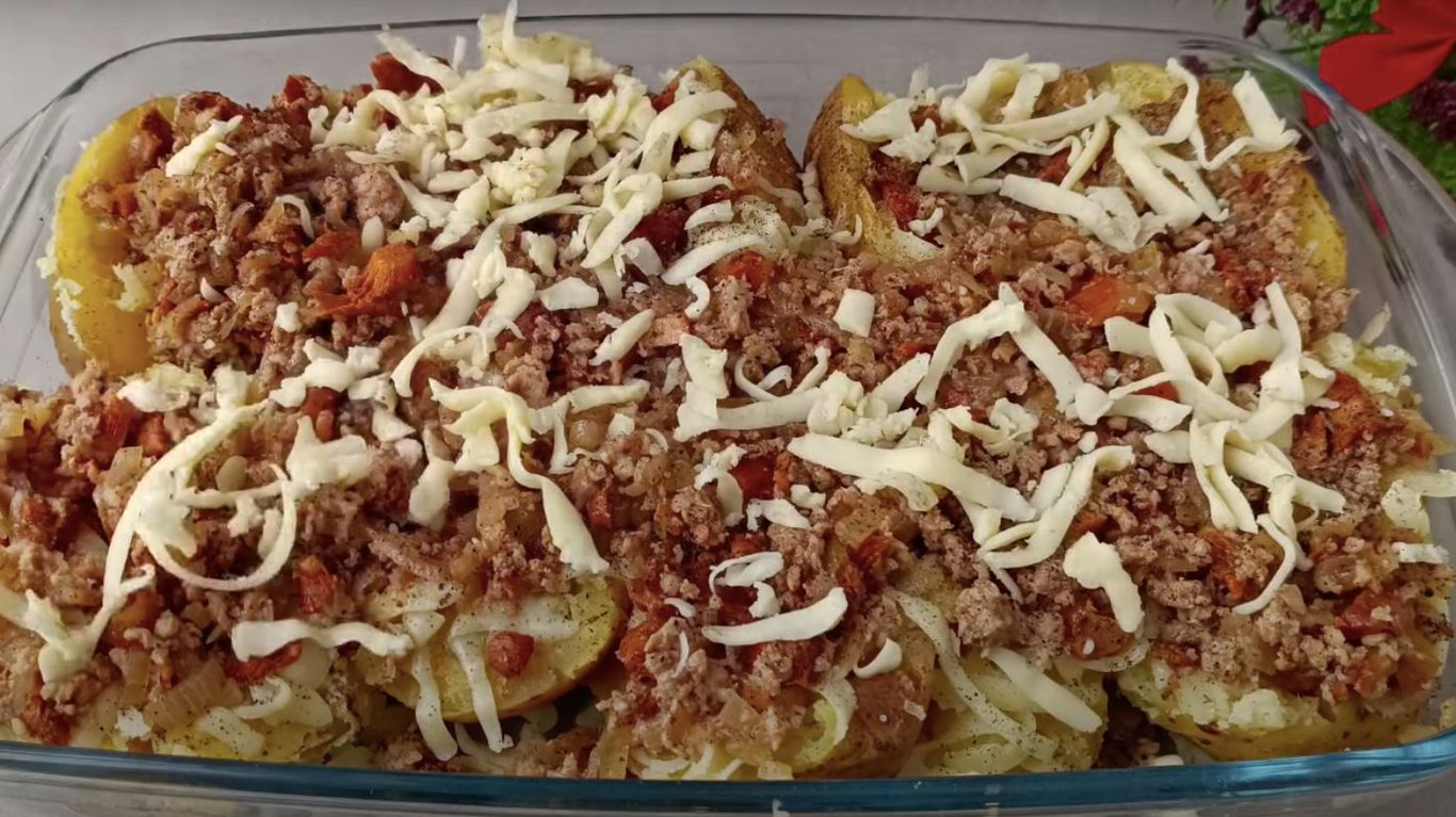 вечеря з простих продуктів, запечена картопля