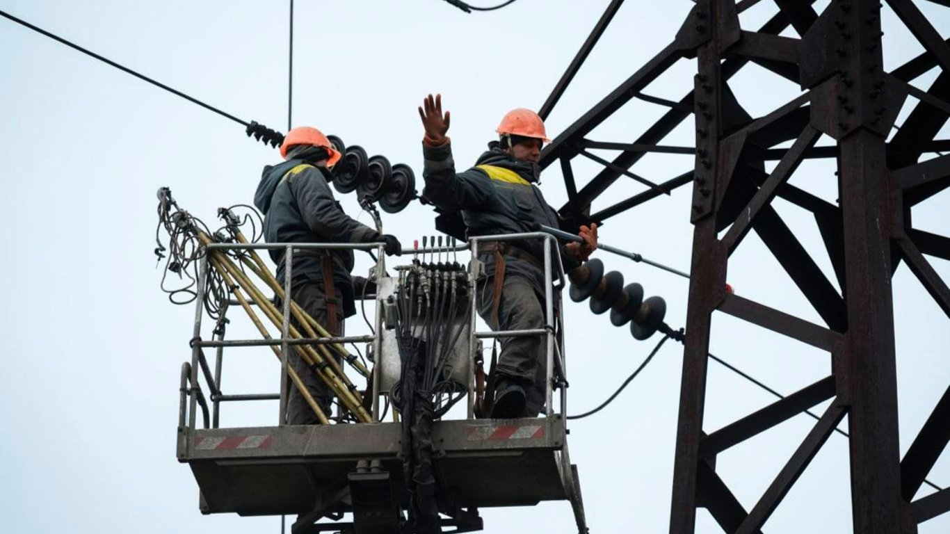 У шести регіонах України виникли проблеми з електропостачанням — в чому причина