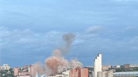 В Днепре российская ракета попала в многоэтажку - 285x160