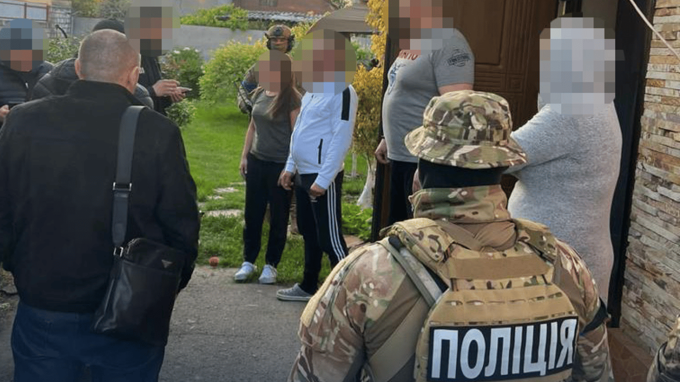Присваивали квартиры: в Одессе задержали аферистов